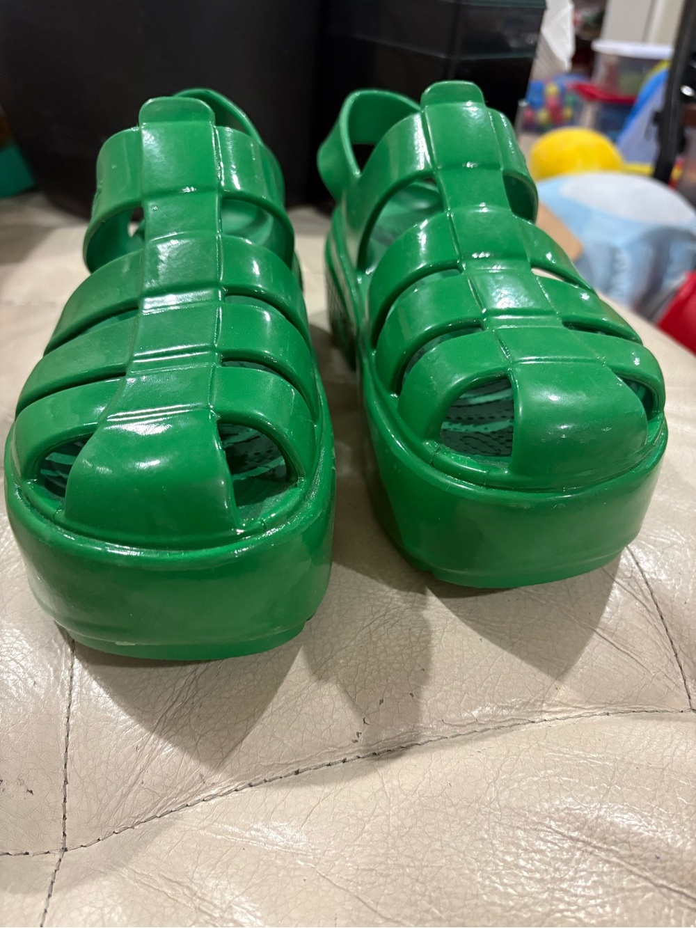 NWOT-Crocs Stomp Fisherman Kelly Green Jelly Platform Sandals - Picture 2 of 5